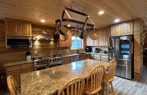 Island Park House | 12 miles from Yellowstone with incredible views - Grizzly Lodge