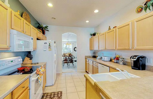 West Haven House | 12 miles to Disney, gated community, pool and spa, pool table, monthly rates available