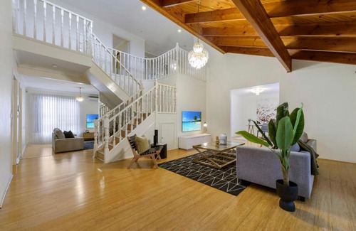 Keilor Downs House | 12 mins to Mel Airport-Good Wood House