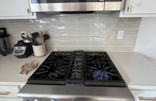 Central Oregon House | 12 mins UO, Autzen, 10min airport, Hot tub, Fire pit!