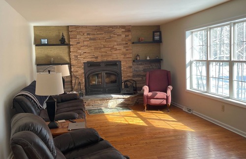 Gansevoort House | 12 minutes to Saratoga Springs, easy drive to Lake George,