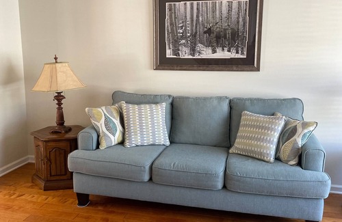 Gansevoort House | 12 minutes to Saratoga Springs, easy drive to Lake George,