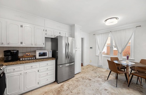 Smyrna House | 12 Minutes to Truist Park! Private Pool! 25 mins from East Cobb Baseball!