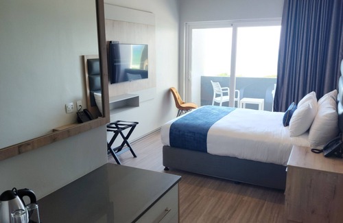 Warner Beach Hotel | 12 Oceans Hotel and Conference Centre