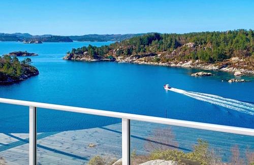 Fitjar House | 12 person holiday home in Fitjar
