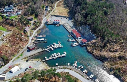 Fitjar House | 12 person holiday home in Fitjar