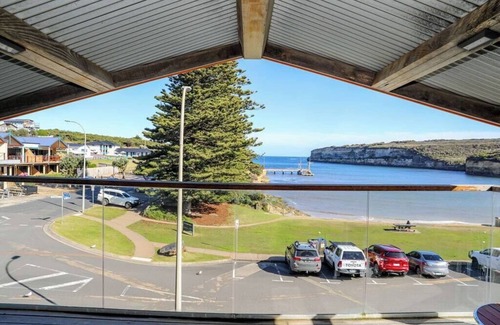 Port Campbell Apartment | 12 Rocks Beach View Loft. Central Port Campbell.