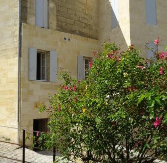 Saint-Emilion House | 12 Rue des Ecoles