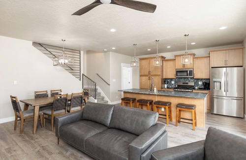 Elko House | #12 Spacious 5-bedroom, 3bathroom, 2 car garage house in Elko near Walmart