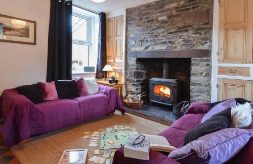 Caernarfon House | 12 Victoria Terrace