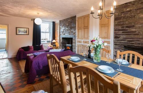 Caernarfon House | 12 Victoria Terrace