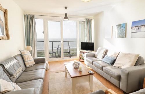 Rhyd-y-clafdy Apartment | 12 West End Point