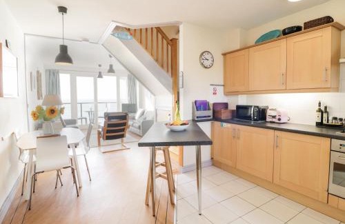 Rhyd-y-clafdy Apartment | 12 West End Point