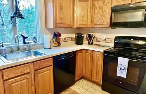 North Falmouth House | 12 Whimbrel Drive - Cozy North Falmouth Home Near Beach, Dining & Mini Golf