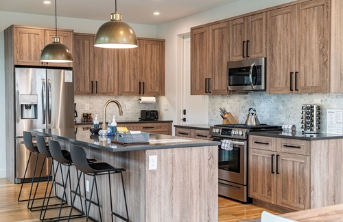 Old Town House | 120 Cedar Drive | Slopeside 4BR Townhome with Mountain Views & Hot Tub