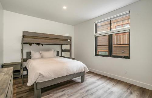 Old Town House | 120 Cedar Drive, Slopeside 4BR Townhome with Mountain Views & Hot Tub