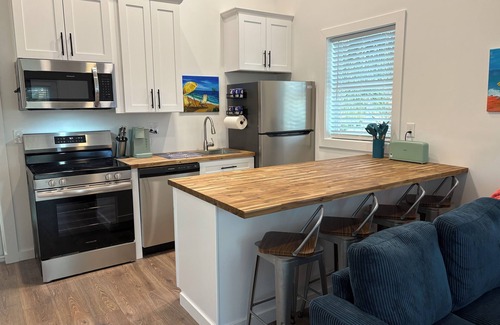 Mid Island House | 120 Falkirk Guest House-Trade Winter Snow for Florida Sunshine