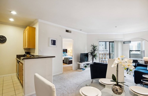 City West Apartment | #120217 Large Executive Suite w/2 Parking Spaces