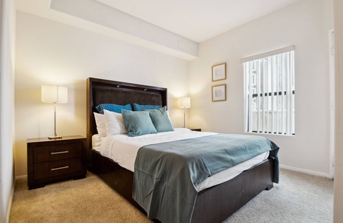 City West Apartment | #120217 Large Executive Suite w/2 Parking Spaces