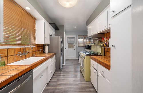 Valley Glen House | 121 Charming North Hollywood California Bungalow