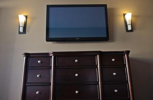 Assiniboia Hotel | 121 Steakhouse & Motel