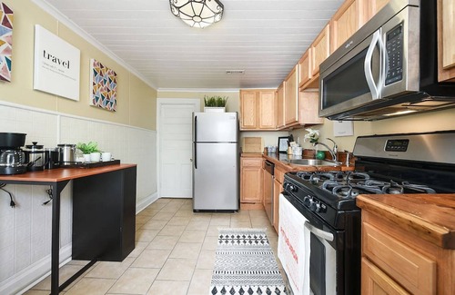 East Allegheny Apartment | 1210 James St. #2 · Free Off Street Parking!