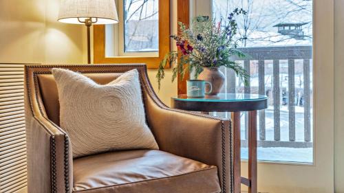Stowe Area Resort | 1214 The Lodge At Spruce Peak Ski in Ski Out Studio Spruce Peak By Stowe Mountain Rentals