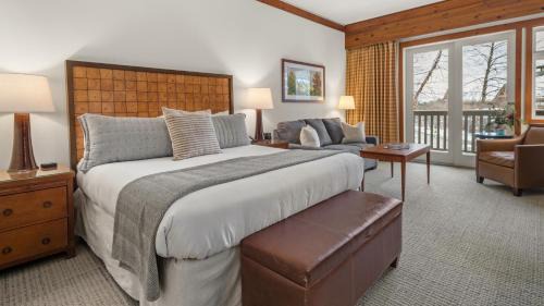 Stowe Area Resort | 1216 The Lodge At Spruce Peak Ski in Ski Out Studio Spruce Peak Village Views 2nd floor By Stowe Mountain Rentals