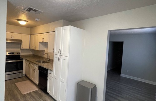 Clodine House | 12371 Sharpview Dr