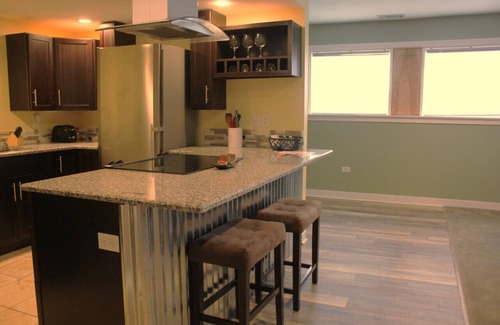 Vine Apartment | 125 Cedar 1 · Apartment in Kalamazoo + WI-Fi + Garage + Laundry