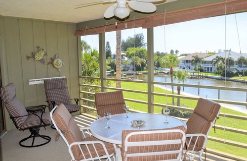 Holmes Beach Condo | 125 m² Condo ∙ 2 bedrooms ∙ 4 guests