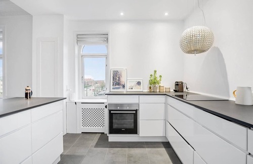 Strandvejen Condo | 125 m2 luxury in Hellerup with balcony & fireplace