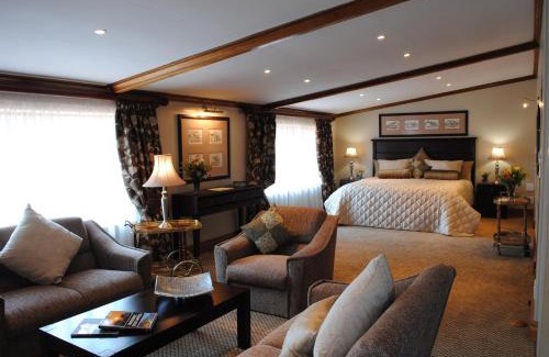 Bedfordview House | 125 on Van Buuren Road Guest House