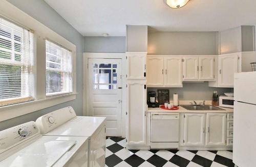 Morningside-Lenox Park House | 1266 Monroe Drive 1