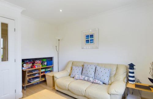 Bembridge House | 12A Solent Landing direct beach access