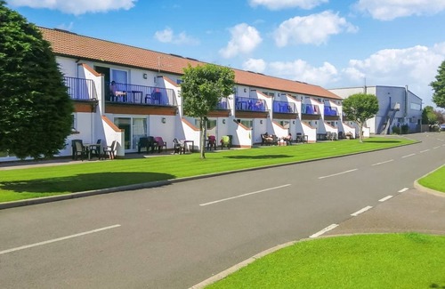 Wigton House | 12ft-wide caravan with one double and one twin.