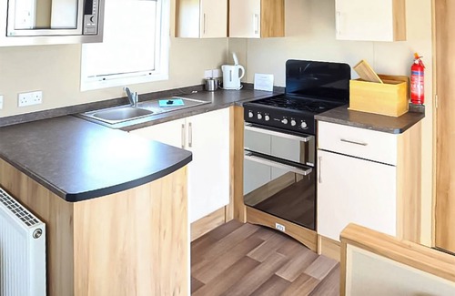 Chapel Saint Leonards House | 12ft-wide stylish and comfortable caravan with one double and two twin.