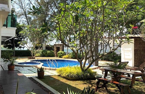 Taman Tanjung Villa | 12Haven Stunning Seaside Luxury Villa PD with Kids Pool
