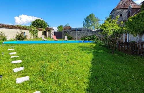 Trancault House | 12th century Manoir des Templiers, with heated swimming pool, jacuzzi, mini golf course