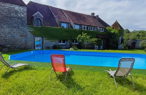 Trancault House | 12th century Manoir des Templiers, with heated swimming pool, jacuzzi, mini golf course