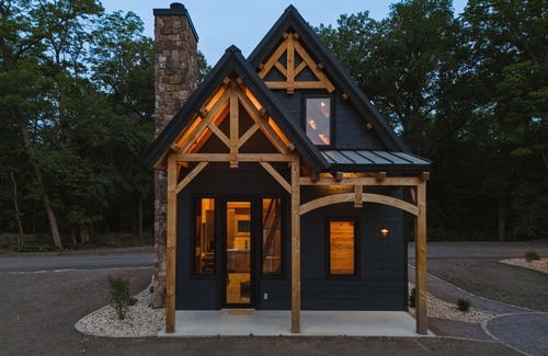 Laura House | #13 Acorn Alley