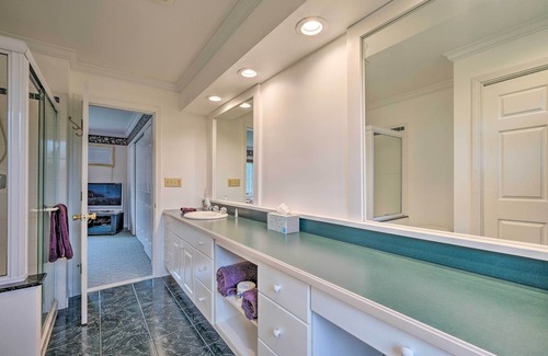 Manchester Center House | 13-Acre Manchester Retreat: 13 Miles to Bromley!