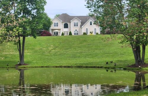 Augusta House | 13-Acre Private Estate, Private Lake, Private Golf Range, Private Forest & Hiking Trails