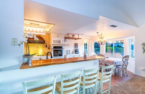 Ahwahnee Cabin | 13-Acres Fairytale Sunset Villa with Hot Tub, Firepit, BBQ, EV Charger