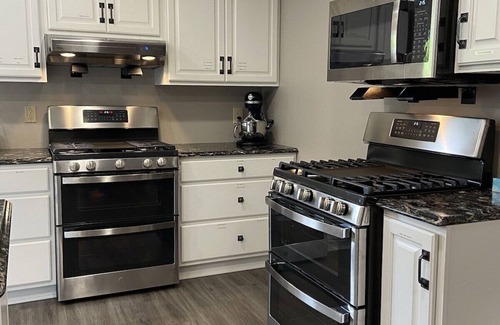 Blissfield Cabin | 13-Bedroom Family-Friendly Lodge. Quiet. Spacious. 2 Ponds. Pet-free.
