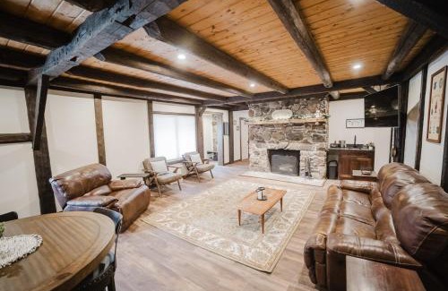 Sunday River Area House | 13 Beds, 17 Guests with Hot tub only 15Mins to Sunday River