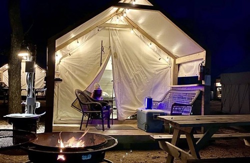 Prairie Lea Cabin | 13 Blue River Camp - Glamping Cabin