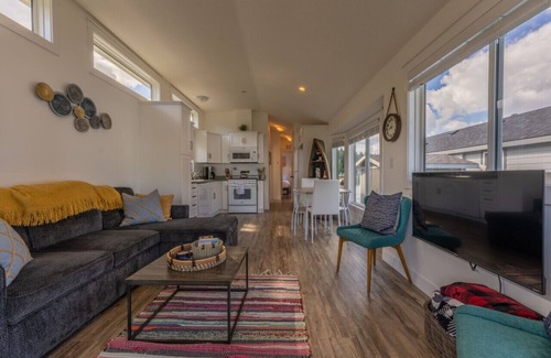 Regional District of Mount Waddington Cottage | 13 - Bothan Mara Cottage By The Sea at Alder Bay