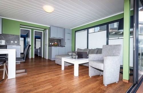 Kroeslin Boat Rental | 13. Hausboot Zudar 50 m² - Hausboot Zudar