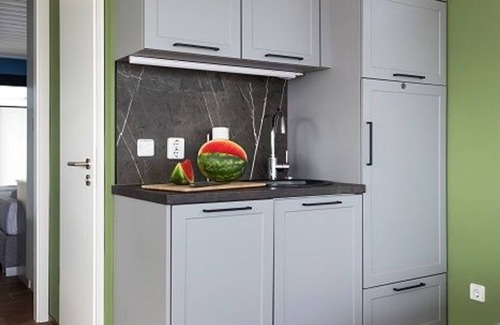 Kroeslin Boat Rental | 13. Hausboot Zudar 50 m² - Hausboot Zudar